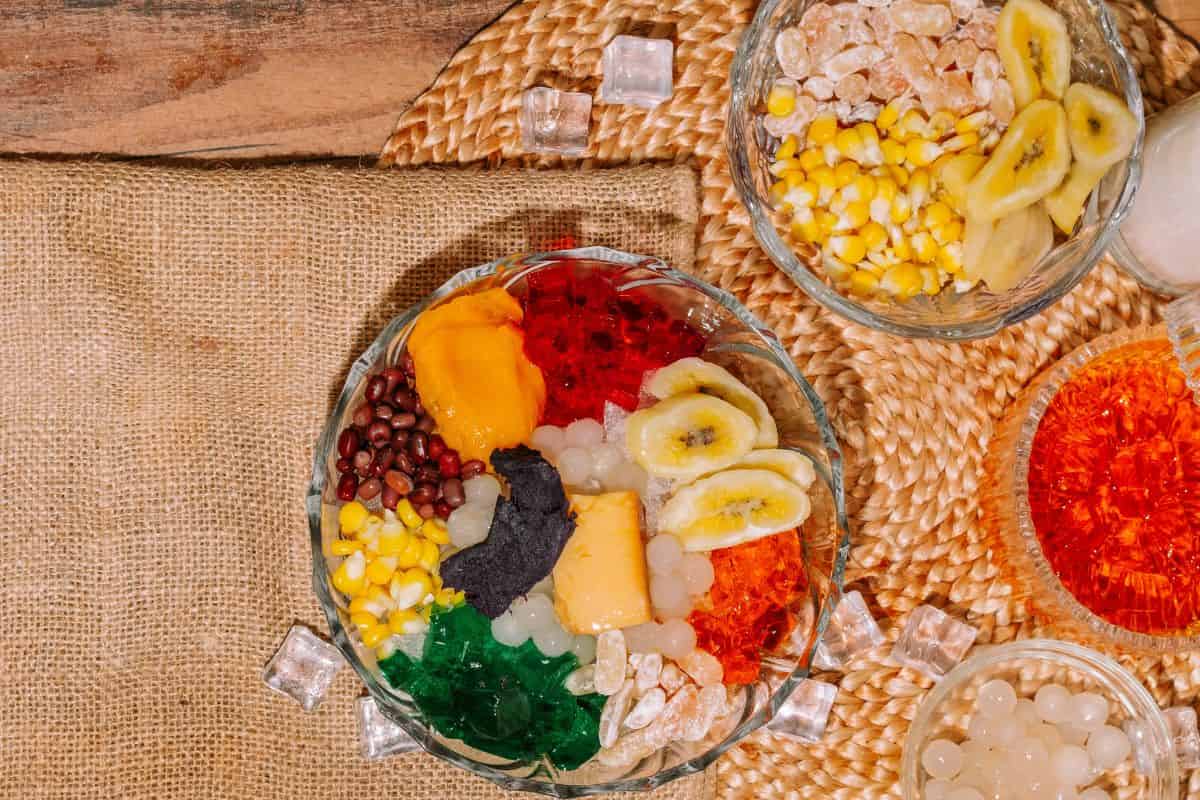 Sepiring bahan pangan dengan karbohidrat kompleks seperti ubi, pisang, jagung