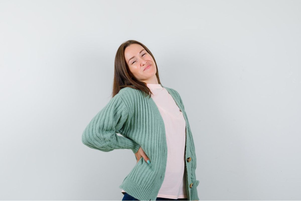 Perempuan mengalami sakit pinggang