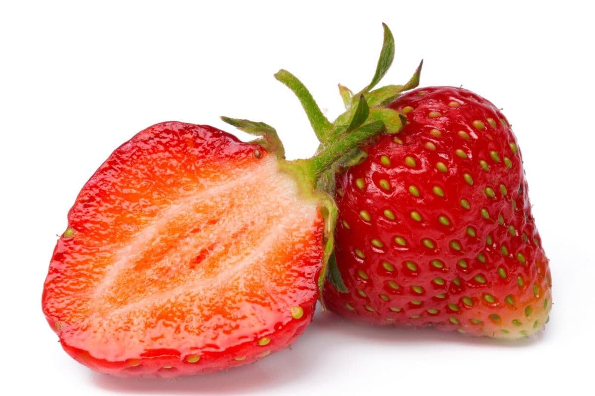 Potongan buah stroberi segar